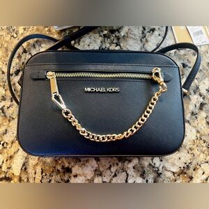 Excellent mint condition Michael Kors handbag. Crossbody leather bag in Navy